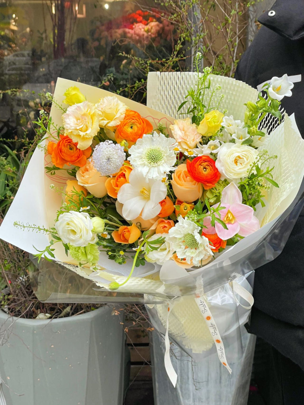 Orange&White Color Mixed Flower Bouquet（L Size）