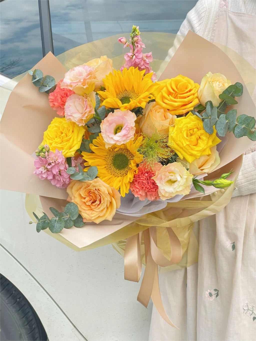 Yellow color mix bouquet(with ballons) （M Size）